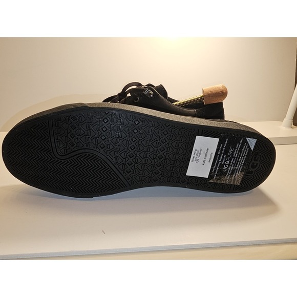 Ugg Mens Low Baysiders Suede  Size 10.5